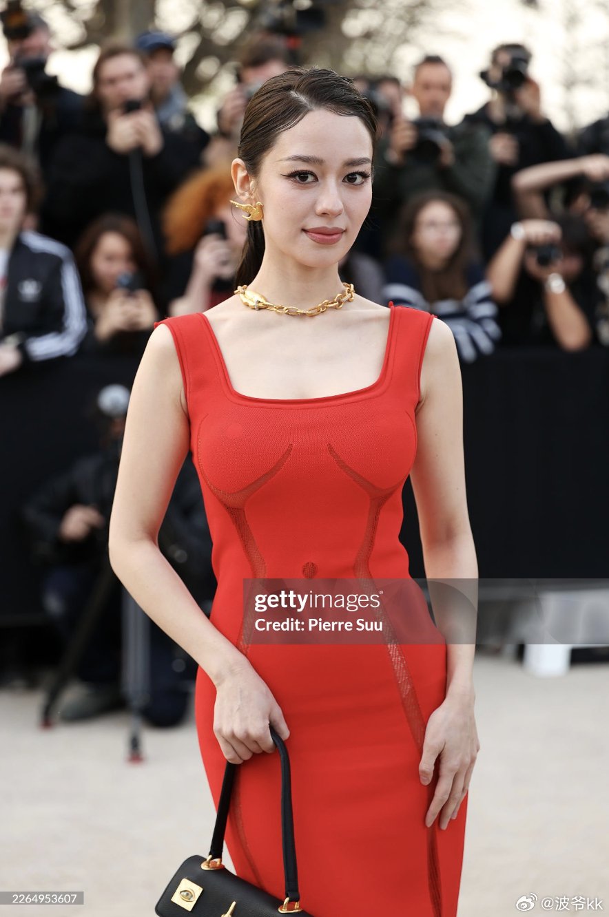 巴黎时装周，G社镜头下的吉娜生图绝美