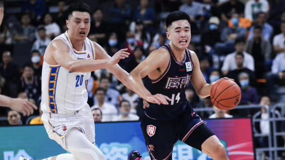 广东2将续约，辽宁大外2选1，北控接触2旅美新星，郭艾伦助力青训