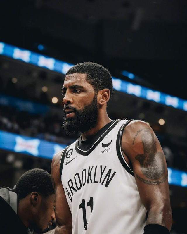 欧文NBA控球艺术堪称教科书级别球迷盛赞其街球基因