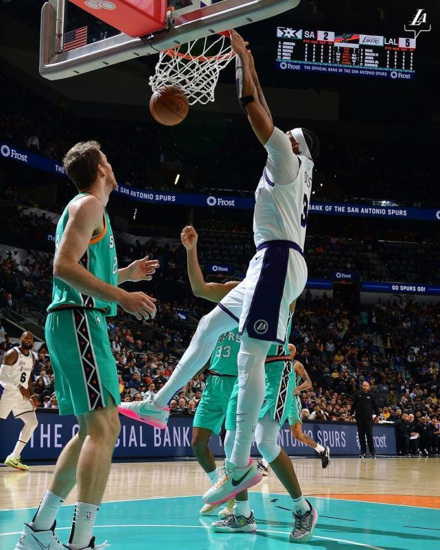 詹皇确认出战背靠背与马刺比赛 浓眉哥则因左腿受伤赛季第二次休战休闲区蓝鸢梦想 - Www.slyday.coM 詹皇确认出战背靠背与马刺比赛 浓眉哥则因左腿受伤赛季第二次休战休闲区蓝鸢梦想 - Www.slyday.coM