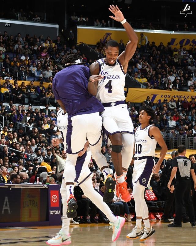 詹皇确认出战背靠背与马刺比赛 浓眉哥则因左腿受伤赛季第二次休战休闲区蓝鸢梦想 - Www.slyday.coM 詹皇确认出战背靠背与马刺比赛 浓眉哥则因左腿受伤赛季第二次休战休闲区蓝鸢梦想 - Www.slyday.coM