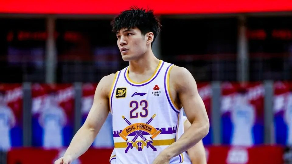 广东报价陈国豪，上海续约洛夫顿，刘晓宇拒绝退役，宁波主帅2选1