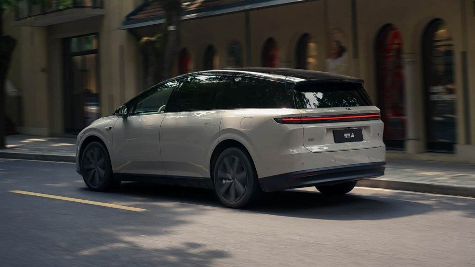 六部委“轻描淡写”说了4个数，燃油车的天，都快塌了