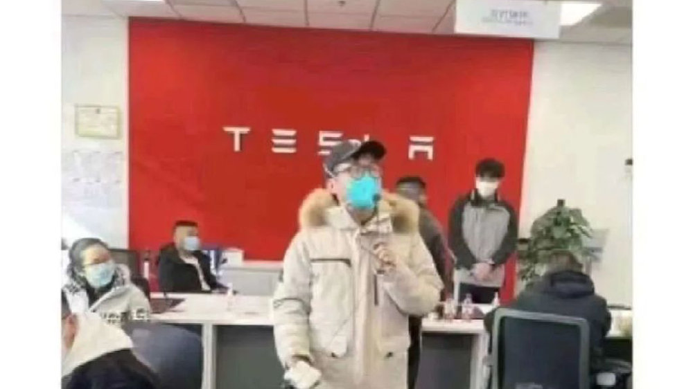 特斯拉西安降价维权的组织者是比亚迪的人，回复说自己是特斯家属