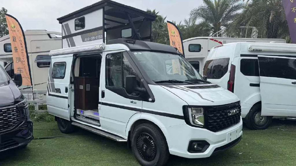 满足一家人吃住的宿营车，5月16亮相成都房车展，有卫生间能洗澡