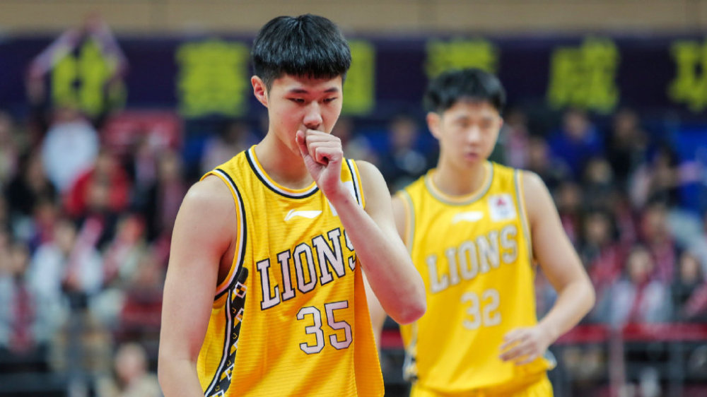 国手锋线转投青岛，拒绝沉寂，前四悬念陡增