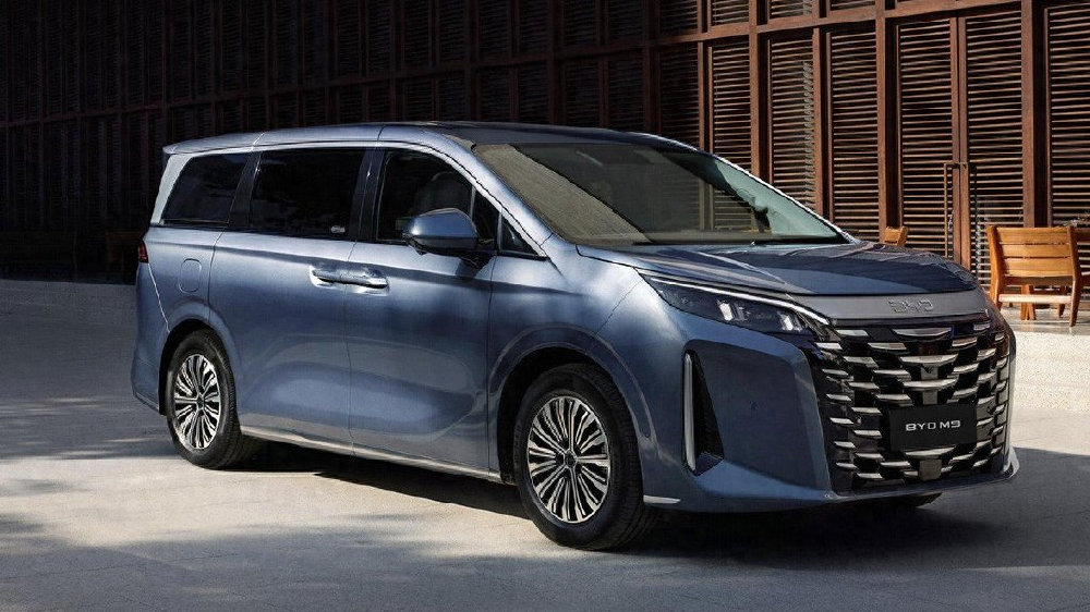 比亚迪夏出口版，定名为M9，换字母车标，2+2+3座椅，6月25日发布