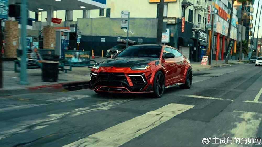 MANSORY宽体套件上身 这款红色兰博基尼Urus你是否喜欢？