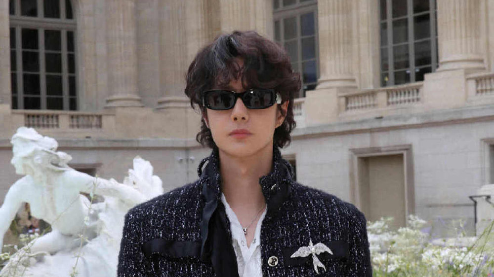 王一博爱心粉丝助力乡村教育振兴捐助健康体育室