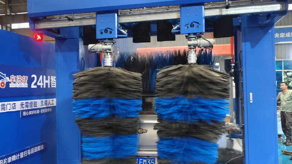 双节出行，座驾如新！车洗捷全自动洗车机为您开启清爽旅程！