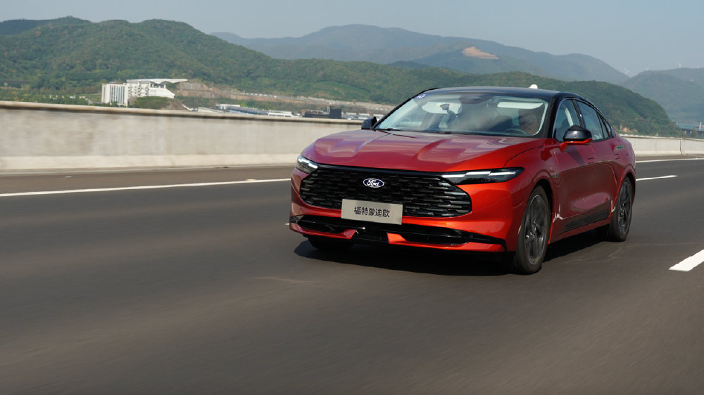 试驾福特新蒙迪欧：自己开得爽快，乘员坐得舒服