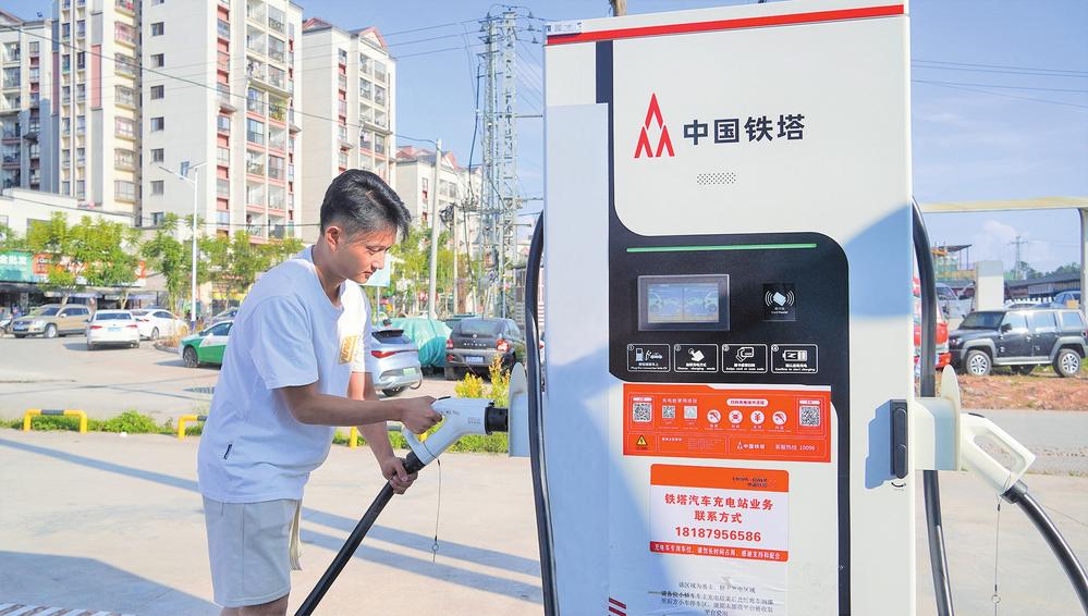 中国铁塔普洱新能源重卡充电站投运