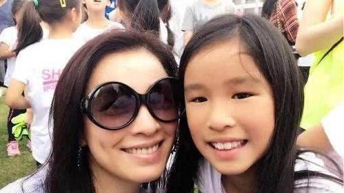 她是“J女郎”，出道即巅峰，可惜管不住嘴，胖成“愤怒的小鸟”