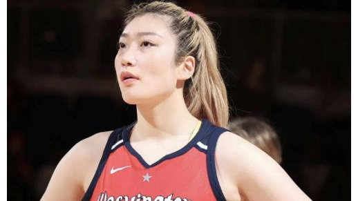 女篮变天了？4大狠角色空降国家队，李梦终于等来了帮手
