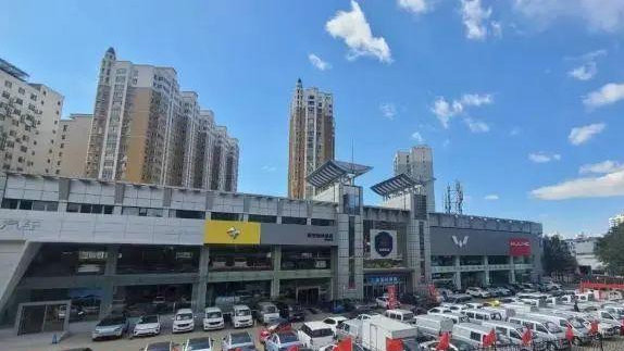 备受争议的4S店，正在大幅撤退