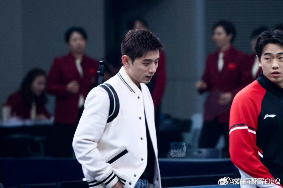 姐弟恋！37岁张继科与40岁演员女友外出，对方是白百何老公的前妻