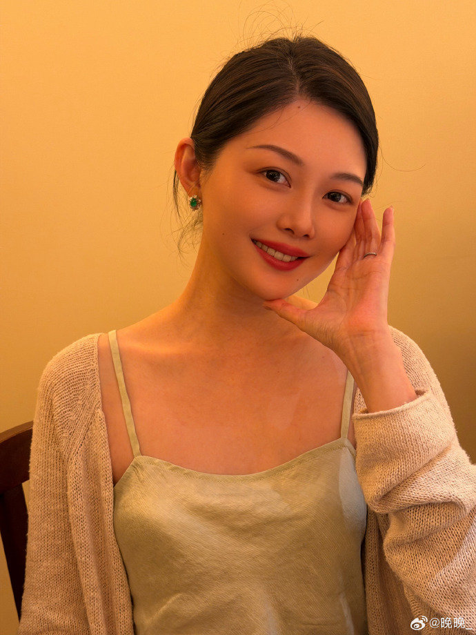 于正喊话晚晚：我俩啥时候合体直播卖翡翠？