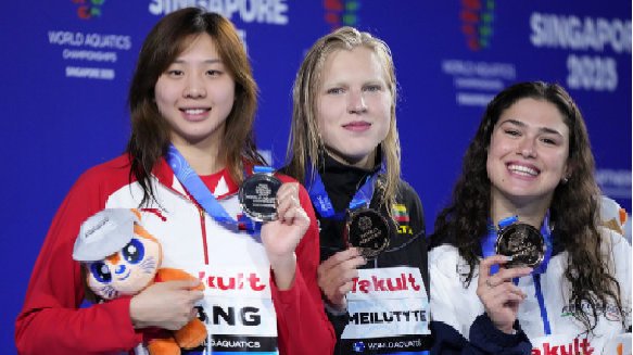 唐钱婷，50米蛙泳获得银牌