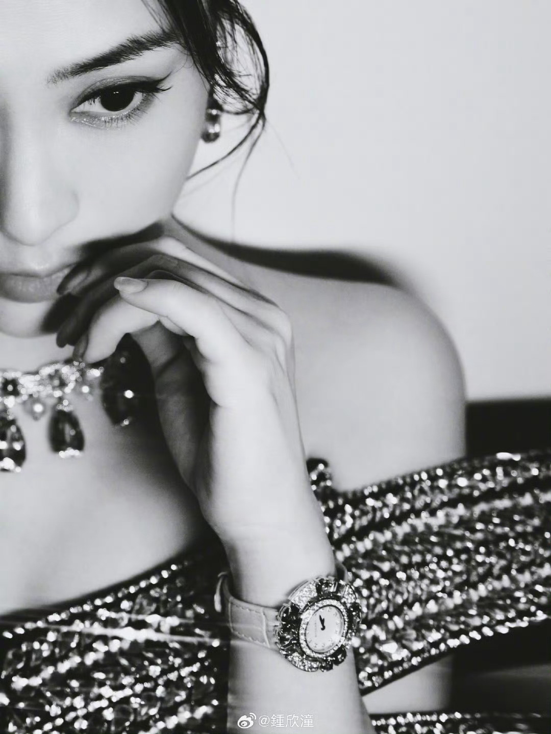 钟欣潼上海国际电影节造型写真，金爵光影 look优雅迷人 和礼裙适配度好高