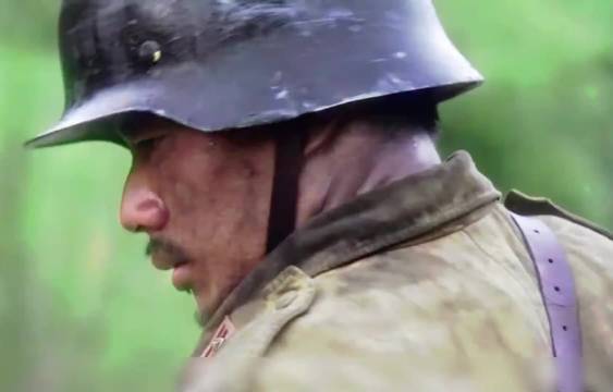 他不是猪肉白菜炖粉条的成员，他却是团长的忠实铁粉！