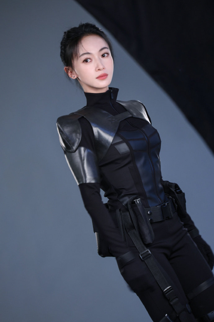 吴谨言官宣重生之门源起海报，满分特工周燕故事将启