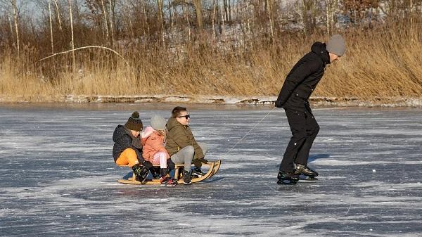 BBC:圣诞老人遇没有寒冬的节日和台风肆虐 气候变化打破传统休闲区蓝鸢梦想 - Www.slyday.coM BBC:圣诞老人遇没有寒冬的节日和台风肆虐 气候变化打破传统休闲区蓝鸢梦想 - Www.slyday.coM