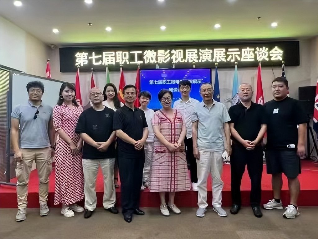 当代客观化“中国梦”形态缩影唤起“劳动者大军”凝视的概念