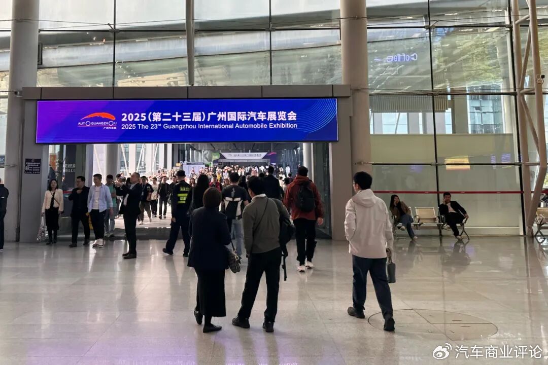 连滚带爬又过了一个月，车市没人从从容容