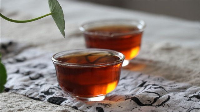 茶汤表面的白色物质是什么 茶垢到底该不该清洗