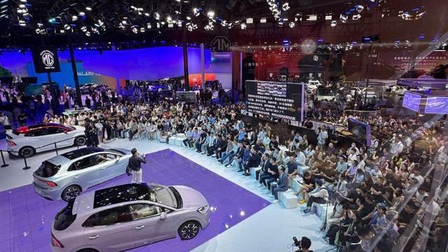 全新MG4上市：6.58万起+半固态9.98万，24天订单破4.5万