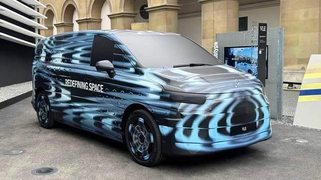 奔驰全新MPV伪装原型车亮相，立标，侧滑门，纯电动，2026年国产