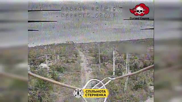 俄军后勤车队在康斯坦丁尼夫卡遭袭损失多辆车辆