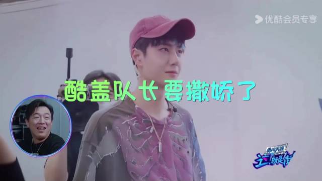 当时有多少人羡慕大婷了，又是撒娇又是牵手