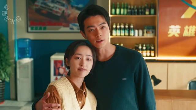 电视剧《方圆八百米》定档4月17日。该剧讲述了一场横跨三十年的恩怨情仇，核心是一对父子，警察父亲（丁勇岱饰）和嫌疑人儿子