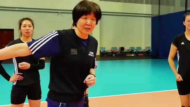 56岁嫁给粉丝，丈夫是鉴宝专家，郎平年近花甲收获爱情 | 球色生香