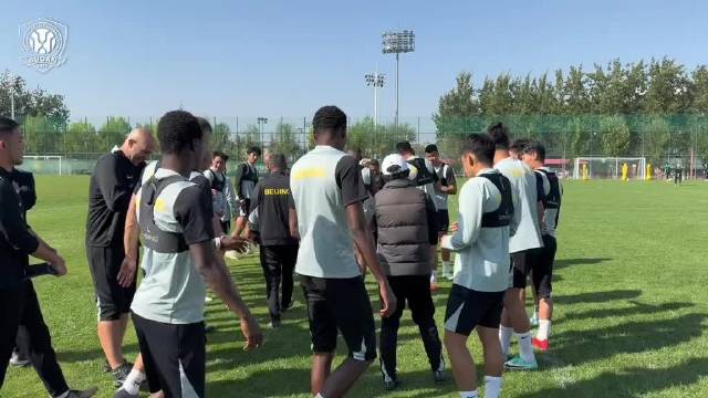 恭喜张玉宁代表中国国家男子足球亚运队获得第20届亚运会铜牌！恭喜茹子楠代表中国香港代表队获得国际足联东盟杯D2级别冠军！