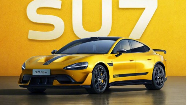 小米SU7 Ultra广告牌亮相首都机场 1-7月50万以上轿车销量冠军