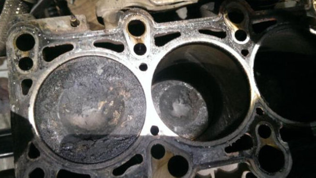 如何判断发动机的积碳情况？看着两个地方看一眼就能掌握