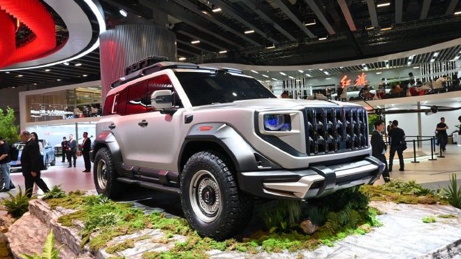 红旗硬派越野车亮相/多款新车上市