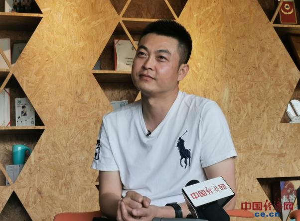 中国土豆眼影盘引争议:崔静波给5吨土豆拍照 做出首个纯天然美妆色卡休闲区蓝鸢梦想 - Www.slyday.coM 中国土豆眼影盘引争议:崔静波给5吨土豆拍照 做出首个纯天然美妆色卡休闲区蓝鸢梦想 - Www.slyday.coM