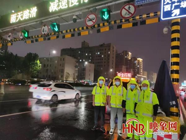 昨夜今晨郑州遭遇大到暴雨 共出动防汛人员达6500余人休闲区蓝鸢梦想 - Www.slyday.coM 昨夜今晨郑州遭遇大到暴雨 共出动防汛人员达6500余人休闲区蓝鸢梦想 - Www.slyday.coM
