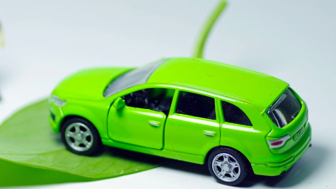 绿色驱动未来 新能源汽车销量占比近40%，行业发展走入新时代