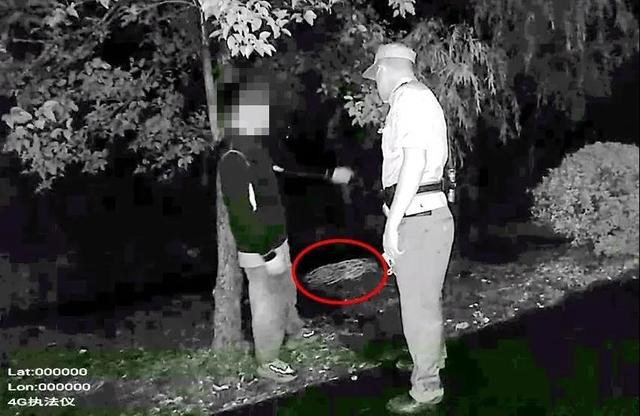 窃贼现场被抓后“抱怨”警察:你们来得太快了!休闲区蓝鸢梦想 - Www.slyday.coM 窃贼现场被抓后“抱怨”警察:你们来得太快了!休闲区蓝鸢梦想 - Www.slyday.coM