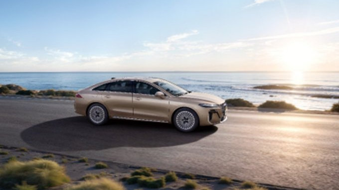 长续航中大型豪华轿车——荣威M7 DMH价格杀到8.58万