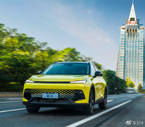 燃油SUV新黑马?北汽魔方对比欧尚Z6 诠释年轻出行潮流