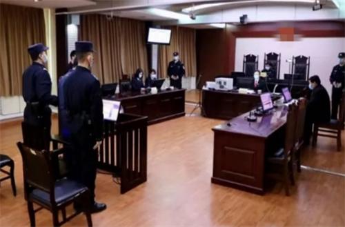 一对夫妻两吵架,丈夫岸边看着妻子溺水不救,竟悠闲地骑车离开了休闲区蓝鸢梦想 - Www.slyday.coM 一对夫妻两吵架,丈夫岸边看着妻子溺水不救,竟悠闲地骑车离开了休闲区蓝鸢梦想 - Www.slyday.coM