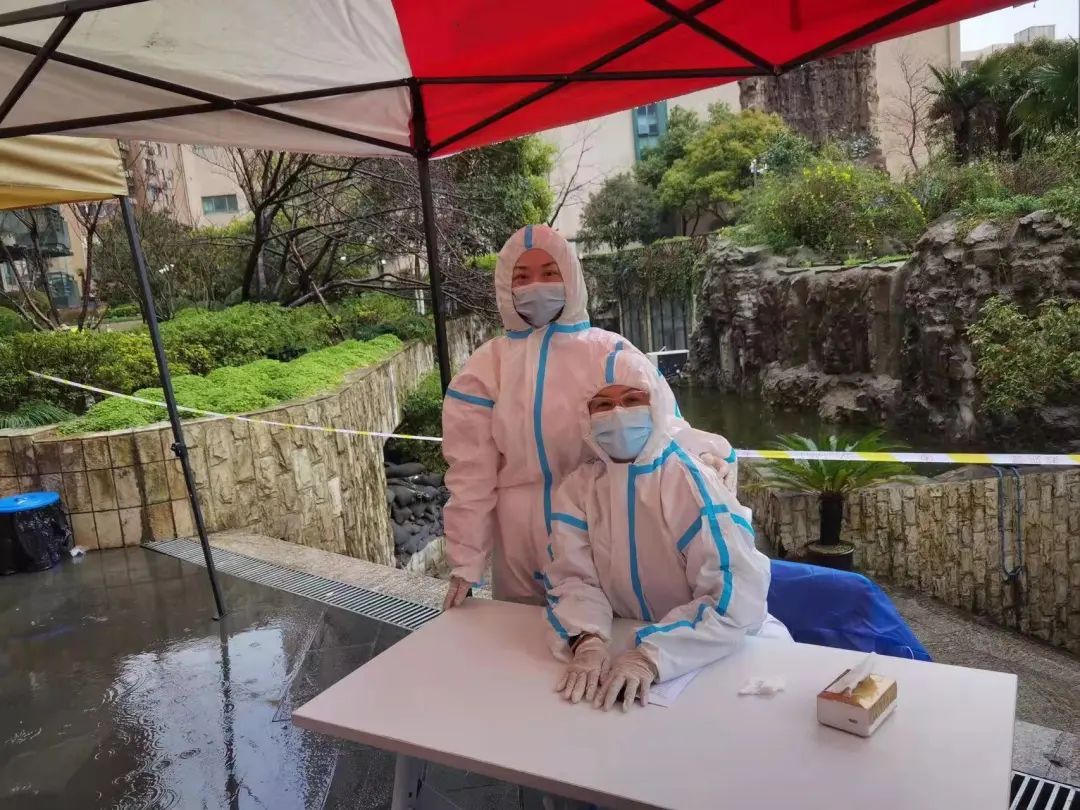 外国人不了解防疫规定怎么办?社区里的“翻译官”起了大作用休闲区蓝鸢梦想 - Www.slyday.coM 外国人不了解防疫规定怎么办?社区里的“翻译官”起了大作用休闲区蓝鸢梦想 - Www.slyday.coM