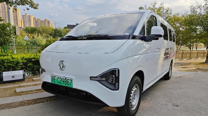 后驱8方+续航超350公里 东风睿立达V8E明窗版评测