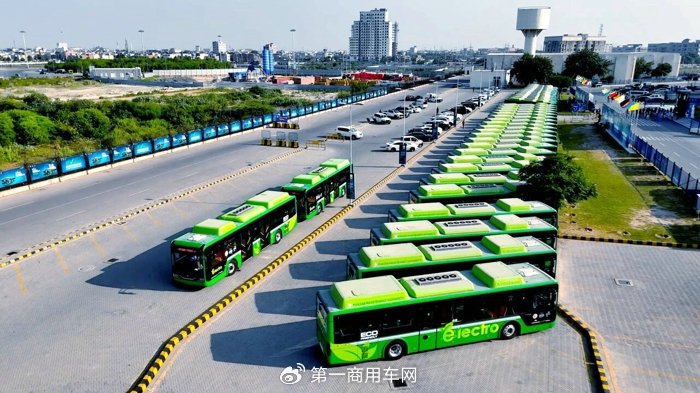 宇通1.2万辆霸榜 金龙系猛涨 欧辉/比亚迪发力 前10月客车出口破6万辆