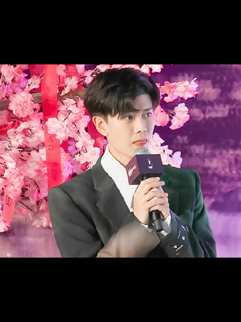 时刻带点萌萌气质的教授！ @任嘉伦Allen 任嘉伦周生辰 任嘉伦一生一世